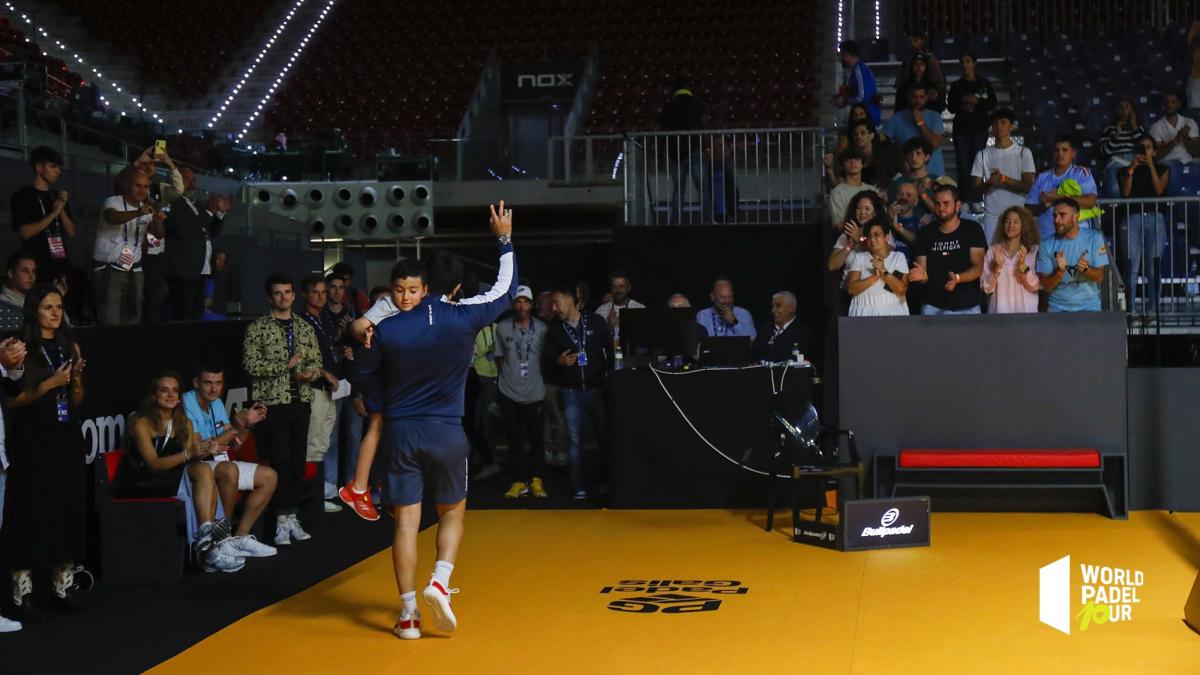 Pablo Lima recibe el homenaje del World Pádel Tour en su adiós a las pistas